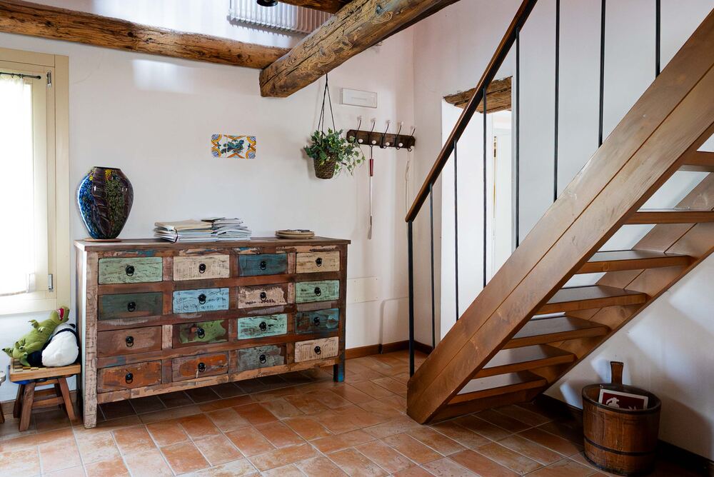 Ingresso con cassettiera vintage